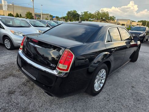 Used 2013 Chrysler 300 image 7