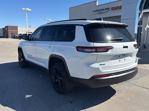 Used 2025 Jeep Grand Cherokee L Laredo image 3