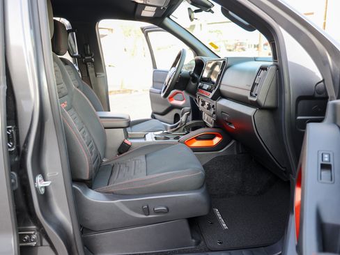 Used 2025 Nissan Frontier Pro-X image 34