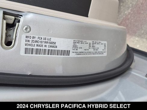 Used 2024 Chrysler Pacifica Limited FWD image 26