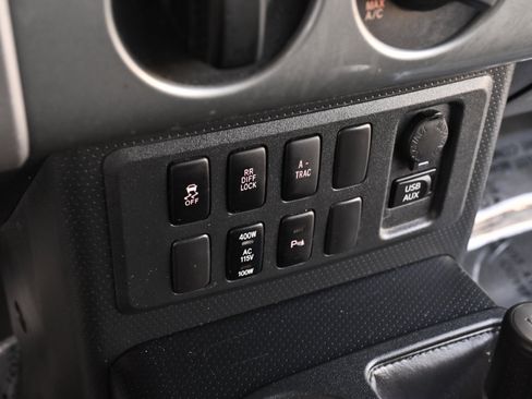 Used 2011 Toyota FJ Cruiser 4WD w/ Upgrade Pkg image 35