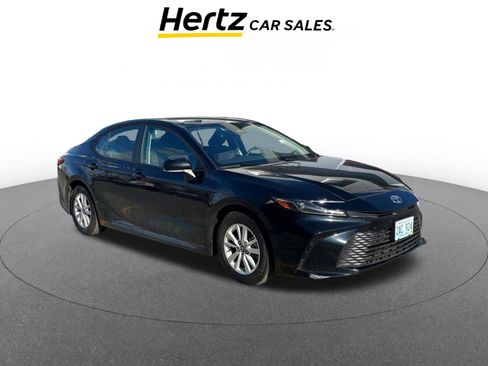 Used 2025 Toyota Camry LE image 1