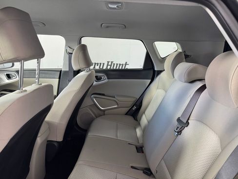 Used 2025 Kia Soul LX w/ LX Technology Package image 6