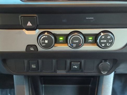 Used 2020 Toyota Tacoma SR w/ SR Convenience Package RWD image 17