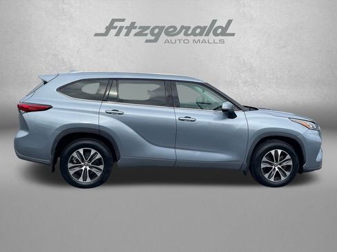 Used 2020 Toyota Highlander XLE image 4