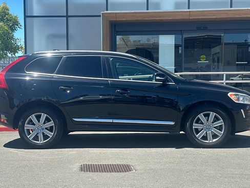 Used 2017 Volvo XC60 T5 Inscription w/ Preferred Option Package FWD image 8
