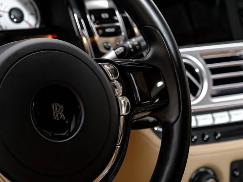 Used 2016 Rolls-Royce Wraith RWD image 14