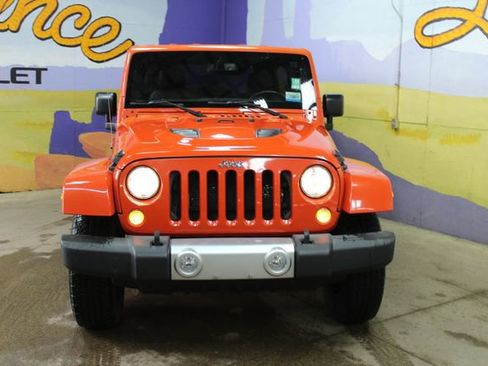 Used 2015 Jeep Wrangler Unlimited Sahara w/ Dual Top Group AWD/4WD image 6