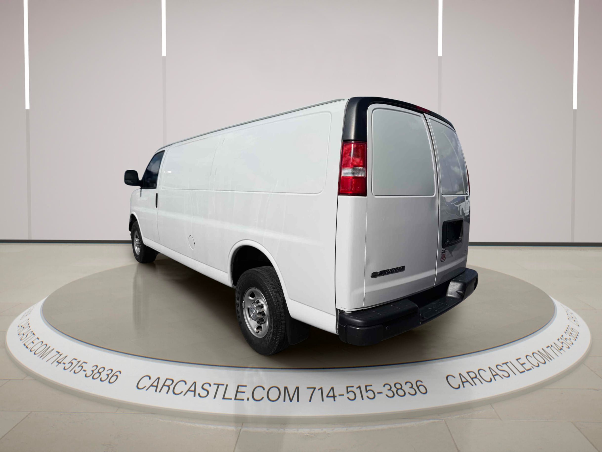 Used 2020 Chevrolet Express 3500 Extended w/ Driver Convenience Package RWD image 2