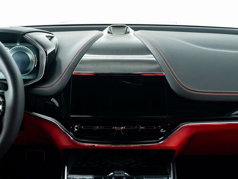 Used 2025 Aston Martin DBX 707 image 32