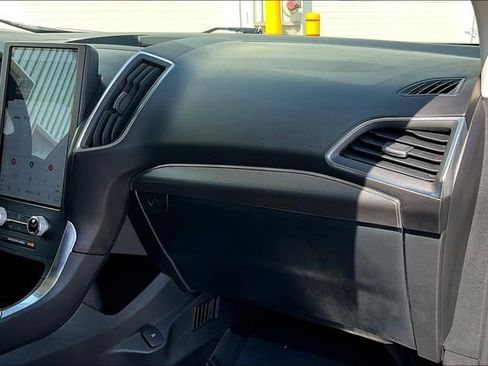 Used 2024 Ford Edge Titanium AWD/4WD image 16