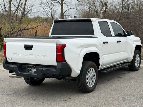 Used 2025 Toyota Tacoma SR AWD/4WD image 4