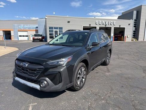 Used 2025 Subaru Outback Limited AWD/4WD image 12