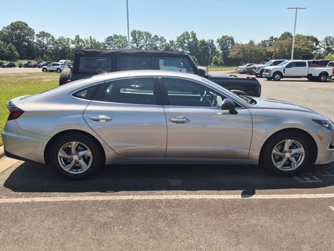 Used 2021 Hyundai Sonata SE w/ Cargo Package FWD image 4