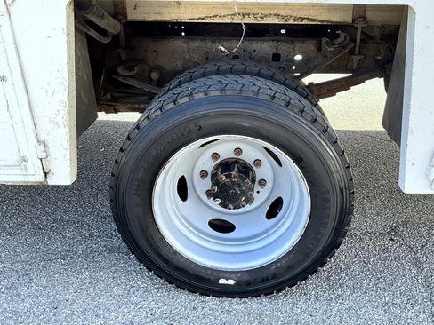 Used 2004 Ford F550 4x4 Regular Cab Super Duty image 17