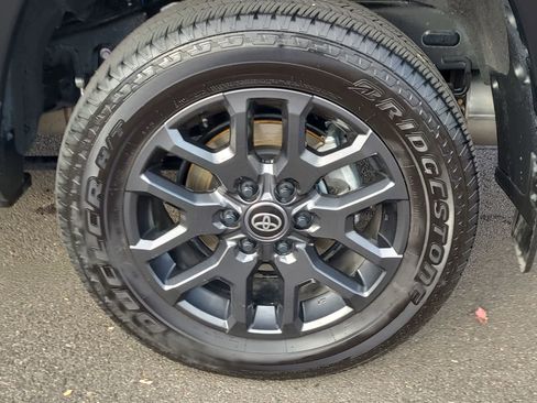 Used 2025 Toyota Sequoia Platinum image 16