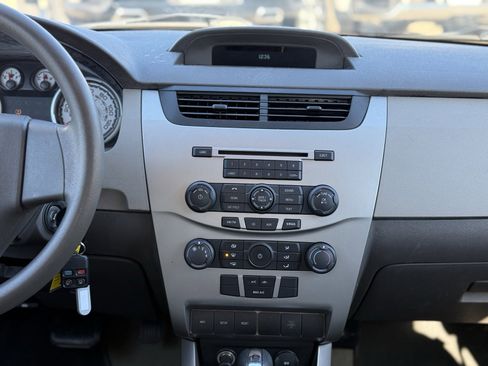 Used 2009 Ford Focus SE image 18