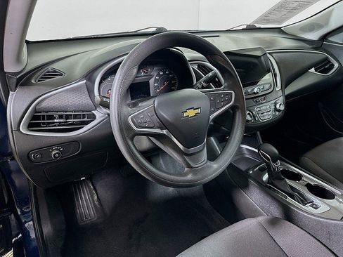 Used 2022 Chevrolet Malibu LT FWD image 9