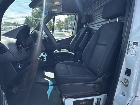Used 2024 Mercedes-Benz Sprinter 2500 image 10