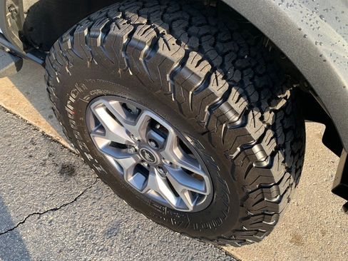 Used 2025 Ford Bronco Badlands AWD/4WD image 9