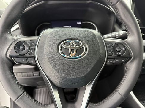 Used 2023 Toyota RAV4 XLE Premium image 9