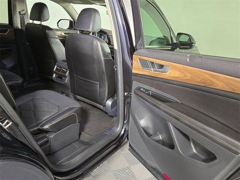 Used 2024 Volkswagen Atlas SE image 14