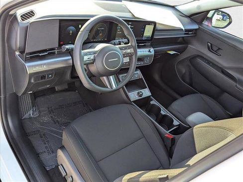 New 2025 Hyundai Kona SEL FWD image 3