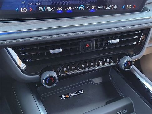 New 2025 Chevrolet Suburban Premier image 15