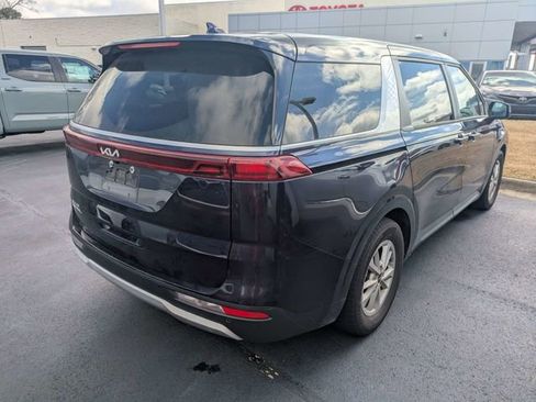 Used 2023 Kia Carnival LX image 5