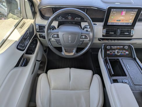 Used 2021 Lincoln Navigator Reserve image 19