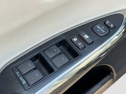 Used 2014 Toyota Avalon Limited FWD image 7