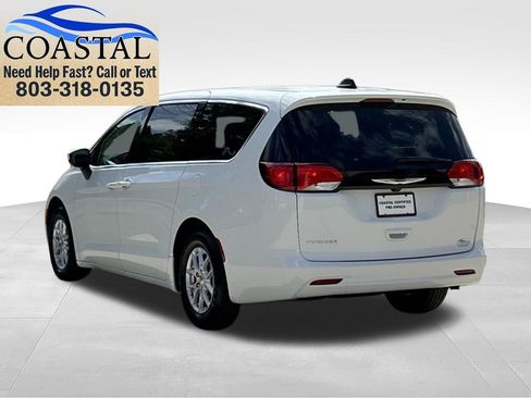Used 2023 Chrysler Voyager LX FWD image 14