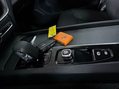Used 2024 Volvo XC60 B5 Core AWD/4WD image 13