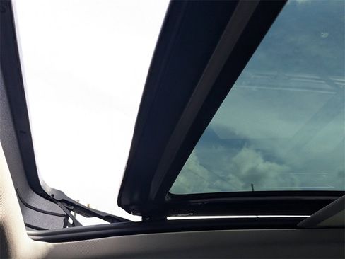 Used 2023 Volkswagen Atlas SE w/ Panoramic Sunroof Package image 21