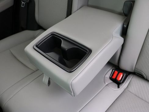 Used 2023 Toyota Venza Limited image 20