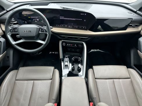 Used 2025 Audi Q5 Premium w/ Premium Plus AWD/4WD image 3