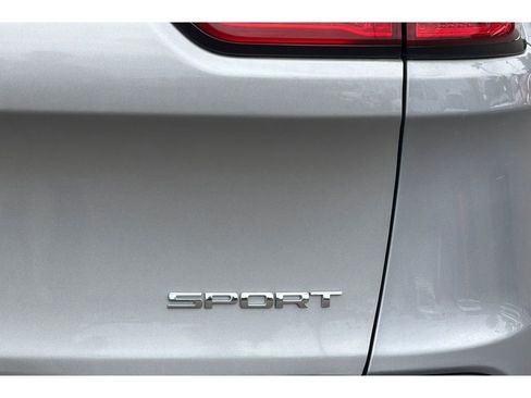 Used 2016 Jeep Cherokee Sport FWD image 27