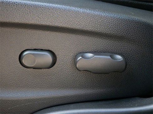 Used 2021 Chevrolet Trax LT w/ Driver Confidence Package image 17