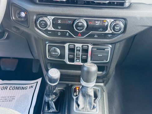Used 2025 Jeep Gladiator Sport AWD/4WD image 15