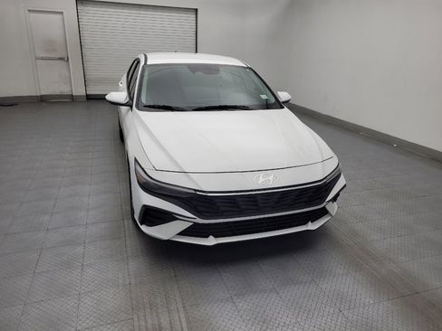 Used 2025 Hyundai Elantra SE image 14