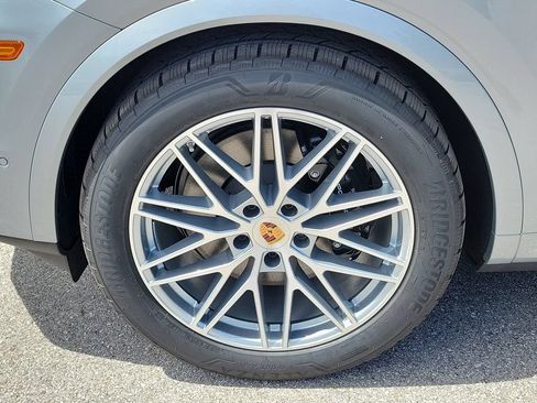 New 2026 Porsche Cayenne Coupe AWD/4WD image 12