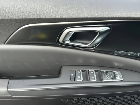 New 2026 Kia Carnival SX w/ SX Dark Edition Package FWD image 8