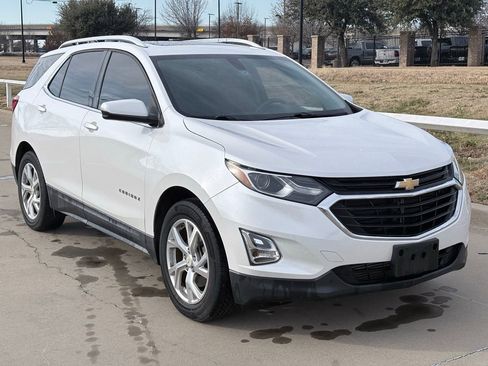 Used 2018 Chevrolet Equinox LT image 1