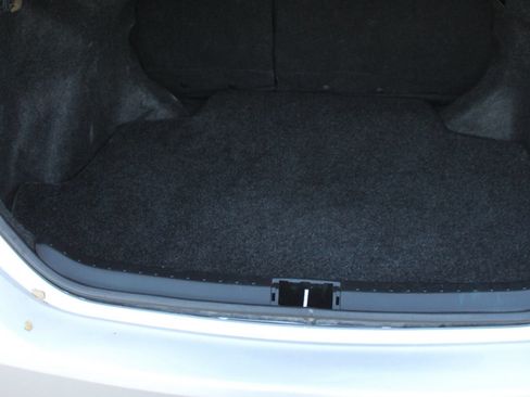 Used 2018 Toyota Corolla LE FWD image 21