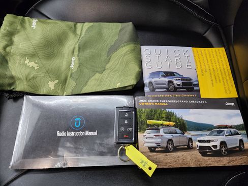 Used 2023 Jeep Grand Cherokee Limited w/ Black Appearance Package image 45