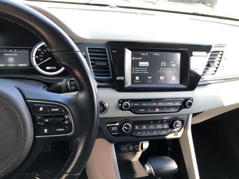 Used 2019 Kia Niro EX FWD image 15
