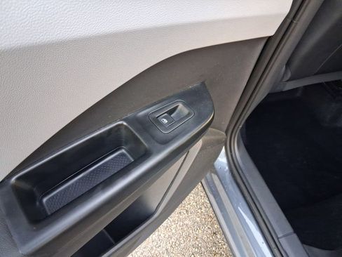 Certified 2022 Volkswagen Taos SE FWD image 12