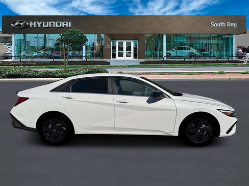 New 2026 Hyundai Elantra SEL Sport image 9