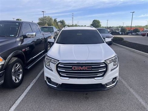 Used 2024 GMC Terrain SLT AWD/4WD image 3