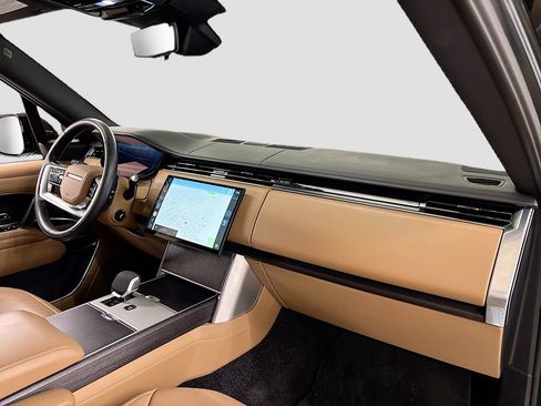 Used 2024 Land Rover Range Rover Long Wheelbase SE image 14